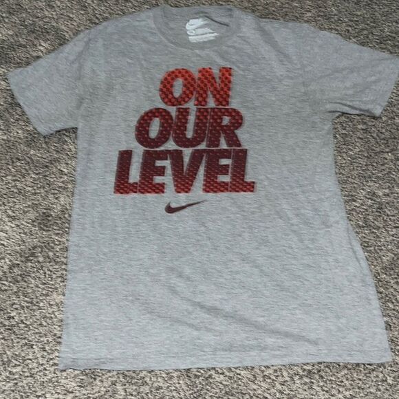 Nike Gray On our Level T-Shirt - M - Picture 1 of 4